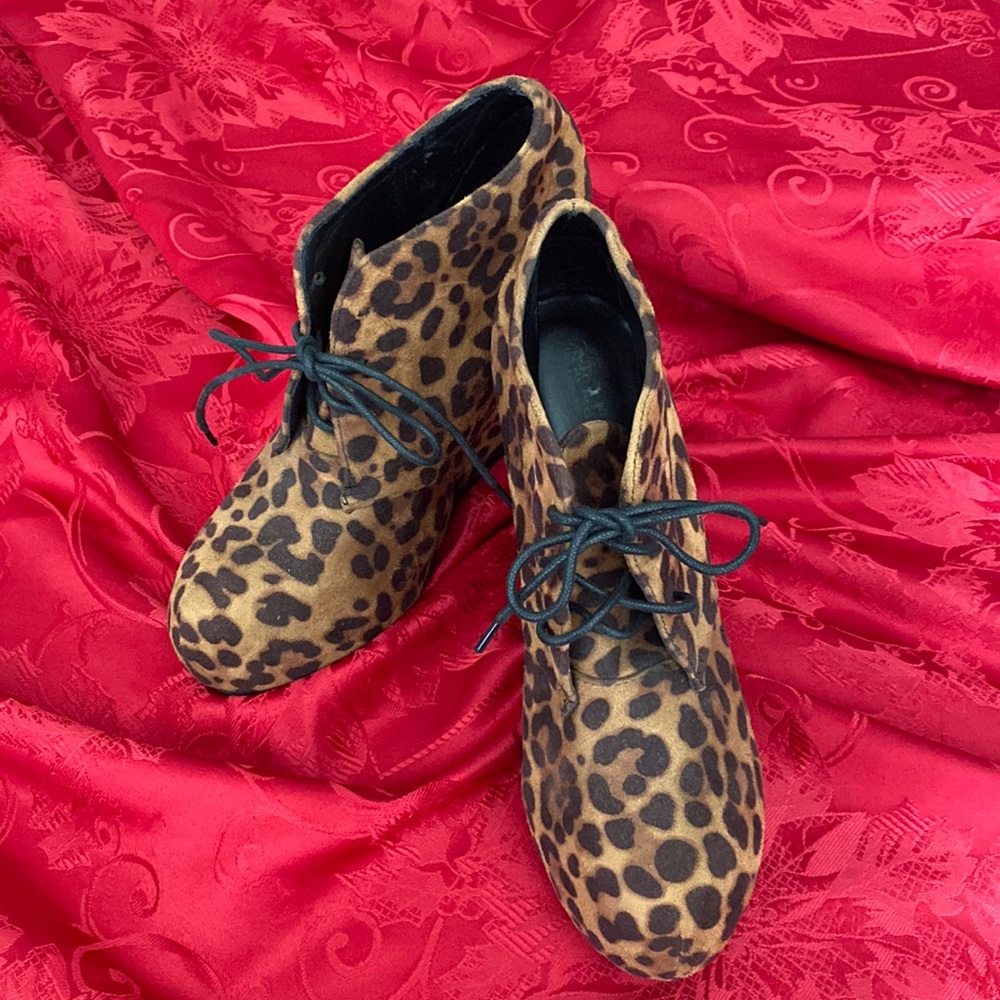 Leopard Platform Brown Ankle Booties Lace Up Suede Micro Tan Brown Size 10